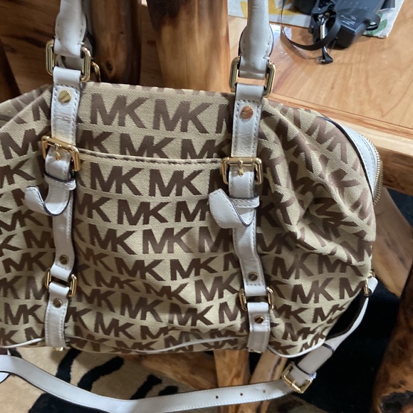 Michael Kors handbag - Picture 2 of 4